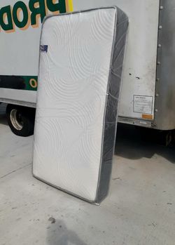 NEW TWIN-SIZE MATTRESS AND BOX SPRING