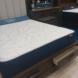 *Ad Special*---Carolina Stunning Storage King Bed And Dresser/Mirror Sets---Delivery And Financing👌