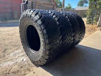 Toyo open country M/T LT285/75/16”