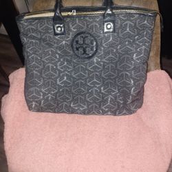 Tory Burch Purse In Great Condition Lots Of Life Left.