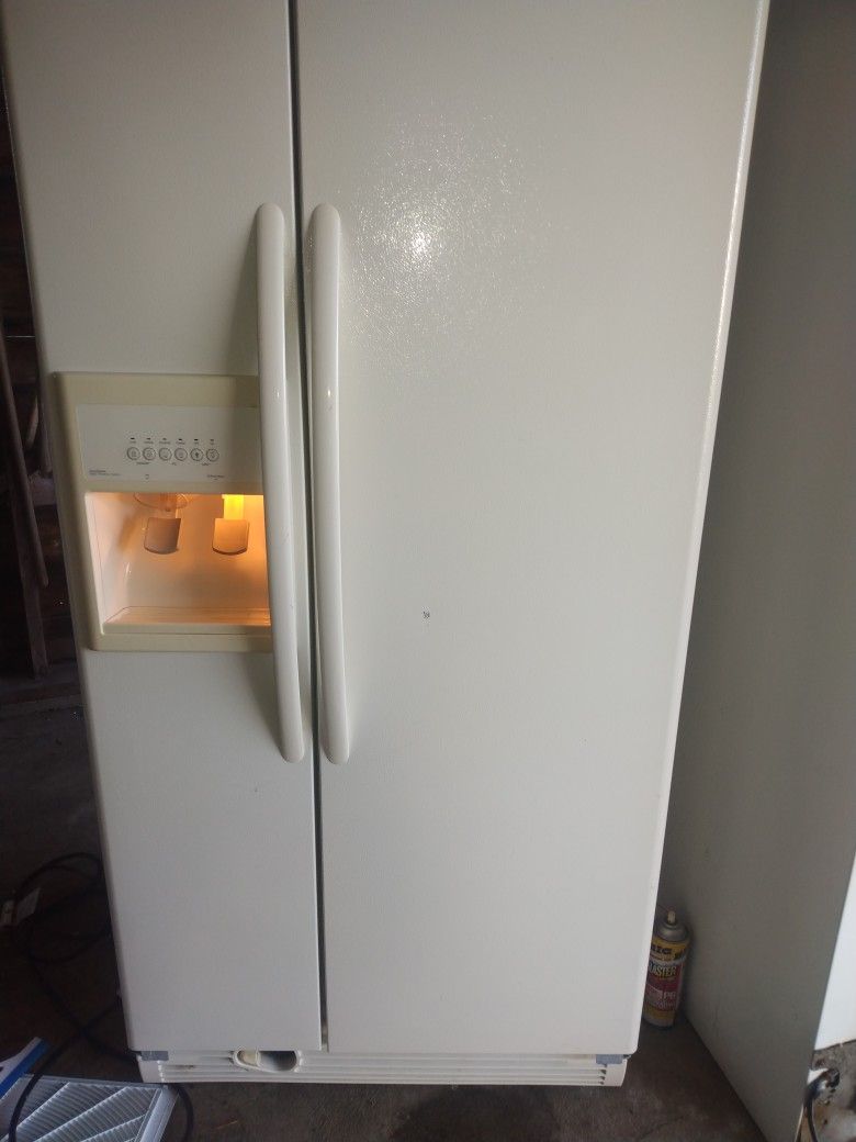 25 Cu Ft KitchenAid Side By Side Refrigerator