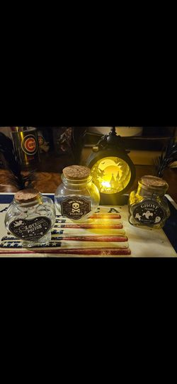 Halloween LED Storm Lantern Black Witch Haunted House Scene Plastic Table Decor & 3 Halloween Jars, firm.
