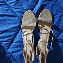 Nice Gold High Heels In good condition size 10