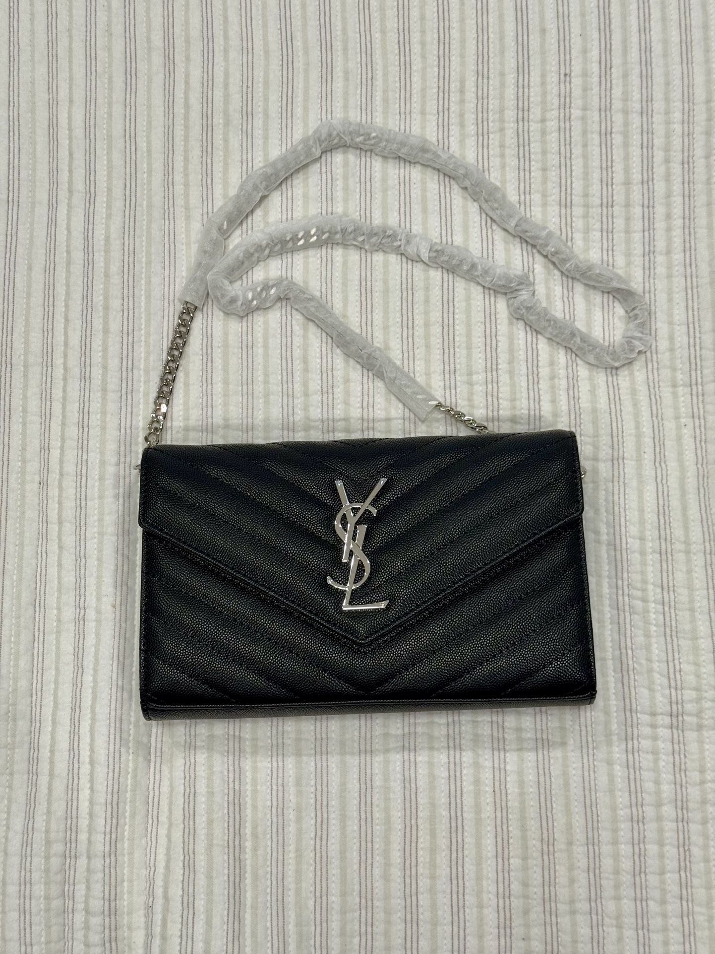 Stylish Black Chain Purse – Card Slots Inside, Like New