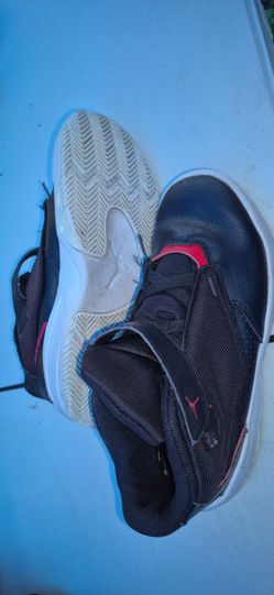 Boys jordan shoes size  2.5