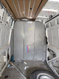 Wall divider from mercedez sprinter'10