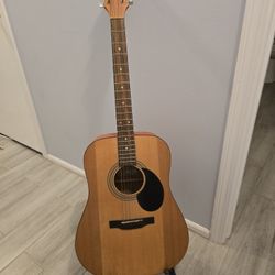Jasmine S35 Guitar Like New with Stand