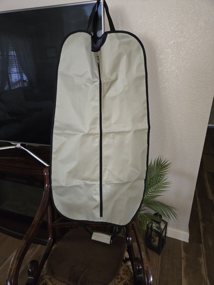 Garment Bag w/Back Pocket