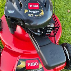TORO GAS 22"IN SELF PROPELLED LANW MOWER LIKE NEW