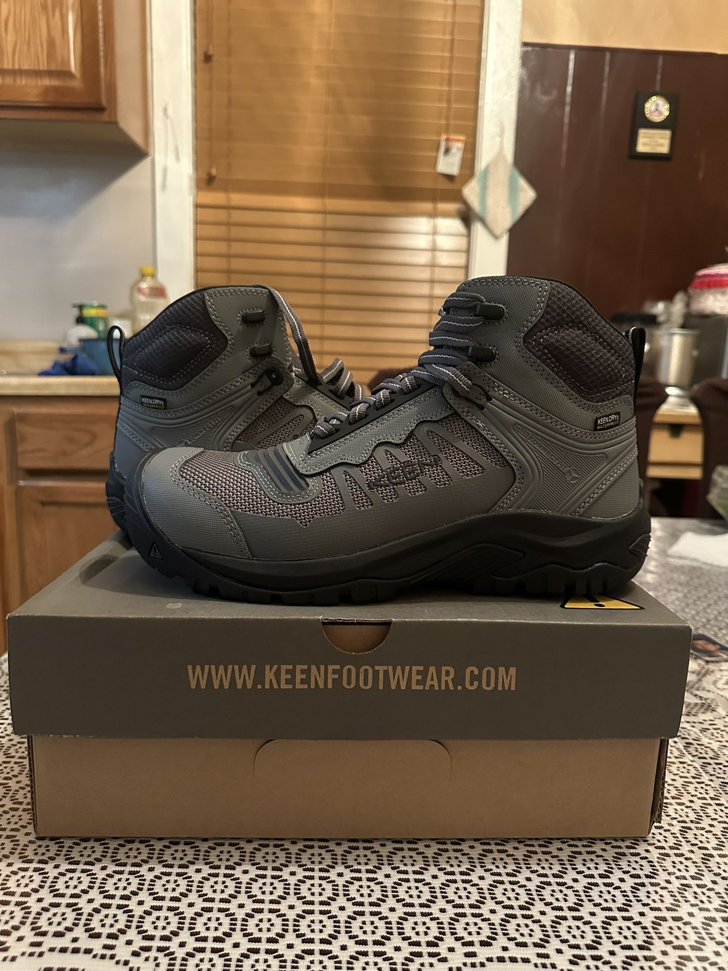 Keen Utility Footwear New Size 9.5 Steal toe