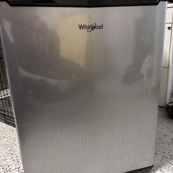 Mini fridge 2.7 cubic foot stainless look compact dorm refrigerator