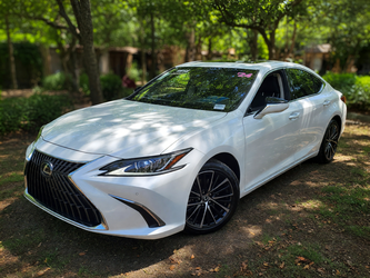 2024 Lexus ES 300h in excellent condition