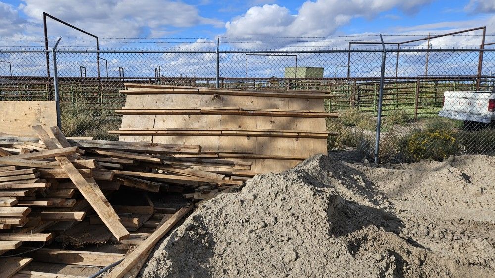 Mountain Of Slightly Used Wood. for Sale in Fallon, NV OfferUp