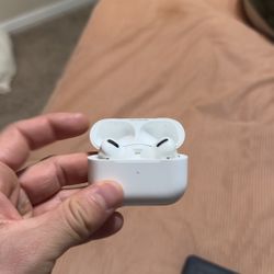 Air Pods Pro 2 With First Gen Case 