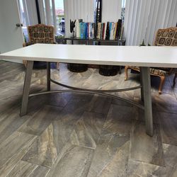 Contemporary Aluminum Table Base And White Top