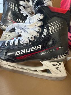 Bauer Vapor X4 Ice Hockey Skates, featuring a Curv Composite quarter package and TUUK Lightspeed Edge holders
