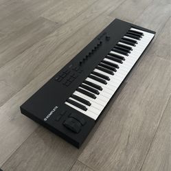 Native Instruments Komplete Kontrol A49 Controller Keyboard