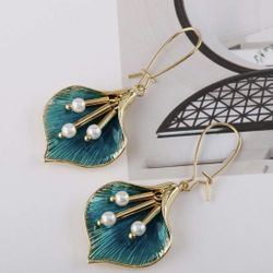 Snowdrop Green Gold Plated Faux Pearl Earring