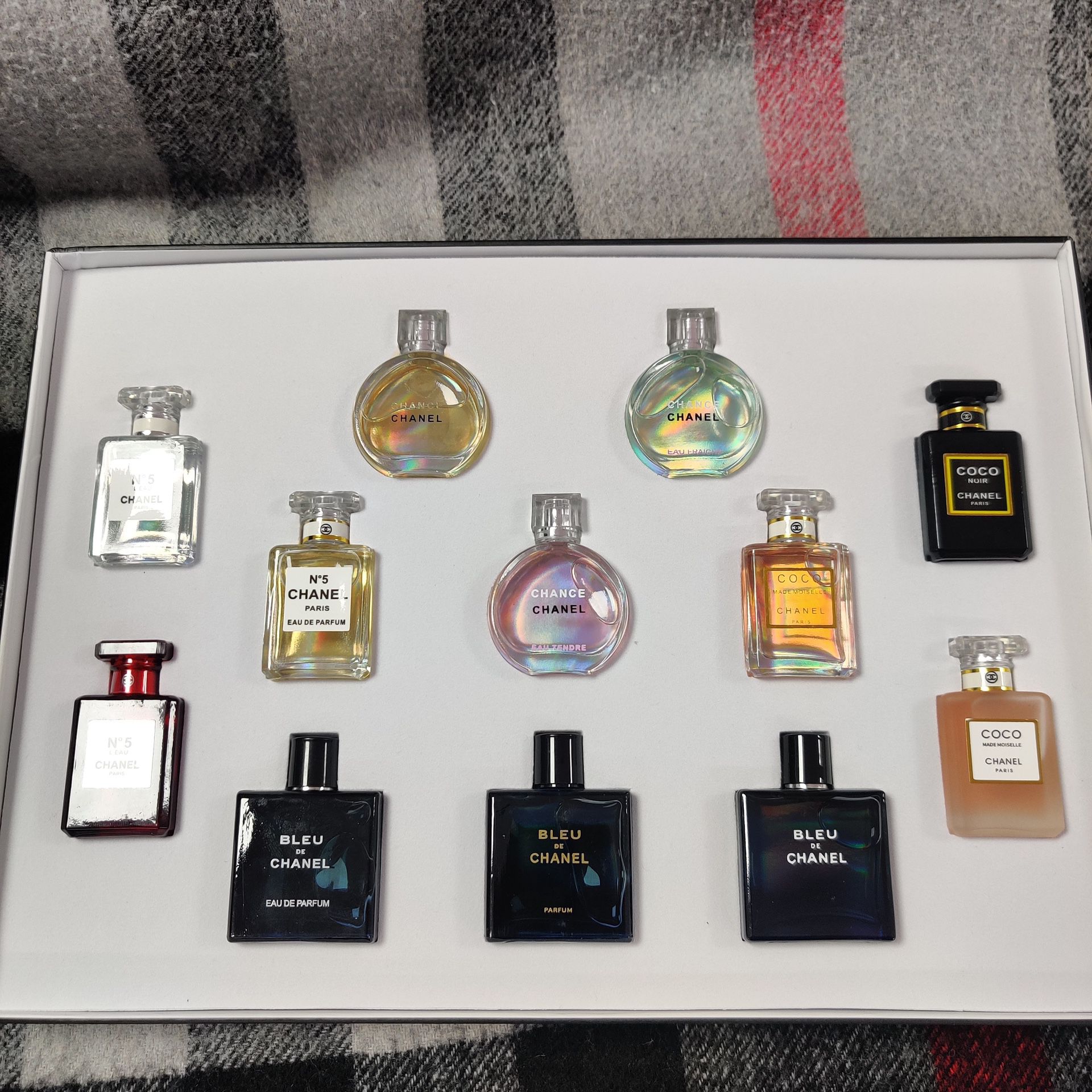 Chanel Perfume Sample 12-piece Set for Sale in Brooklyn, NY - OfferUp