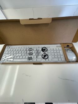 Brand New Lenovo White Wireless Keyboard (UK Version) & Mouse
