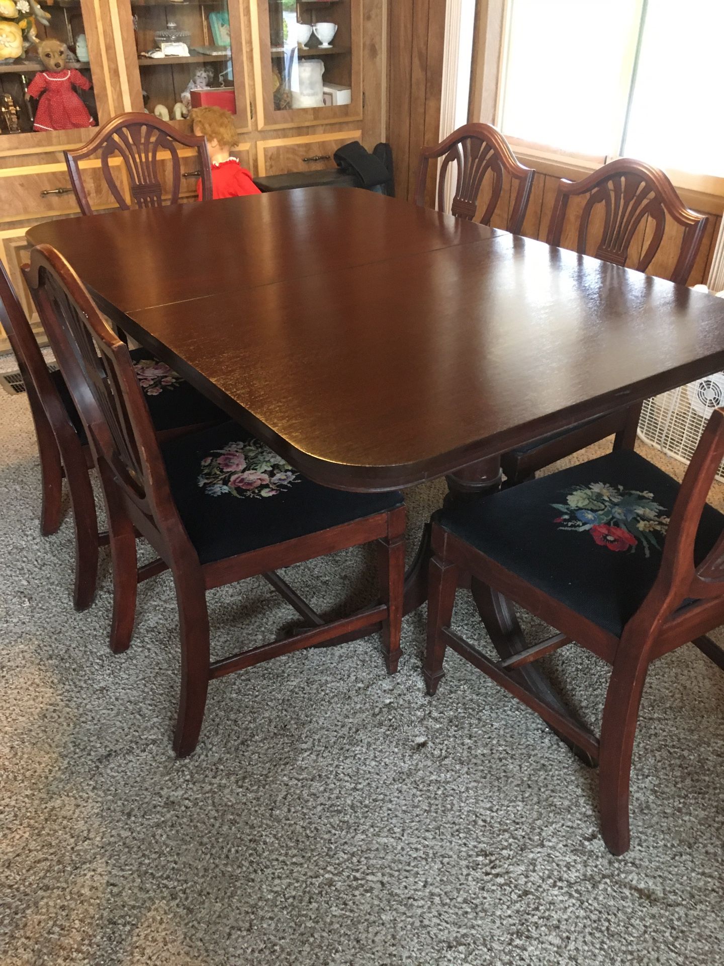 Beautiful Duncan Phyfe dinette set