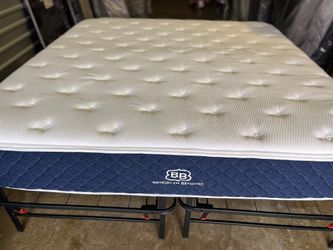 King Brooklyn Bedding Signature Mattress, excellent condition