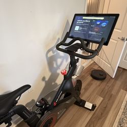 Peloton Bike – Excellent Condition, Low Hours (June 2022)