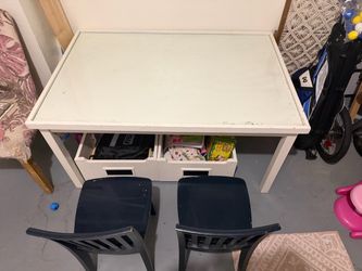 Kids table and chairs
