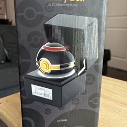 Luxury Pokémon display Ball