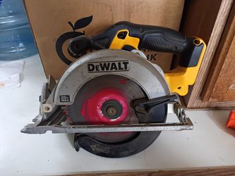 Cordless Circular Saw 6 1/2 (165mm) 20Vmax DEWALT Funciona Perfectamente