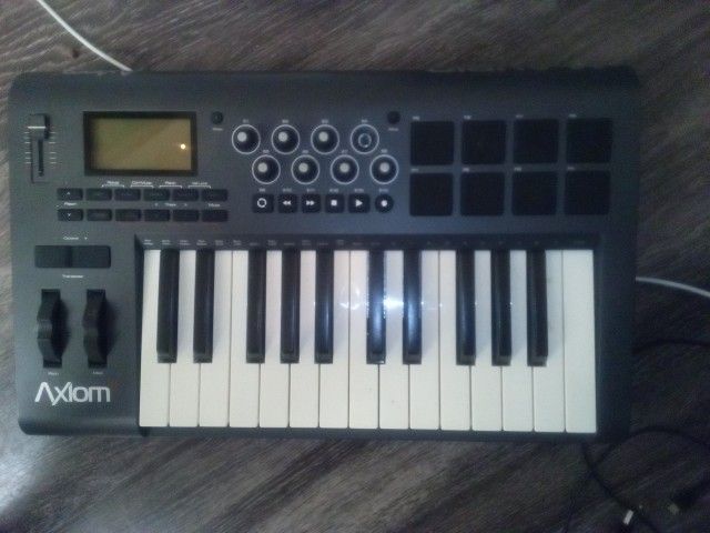 Axiom 25 Keymidi Controller W Drumpads