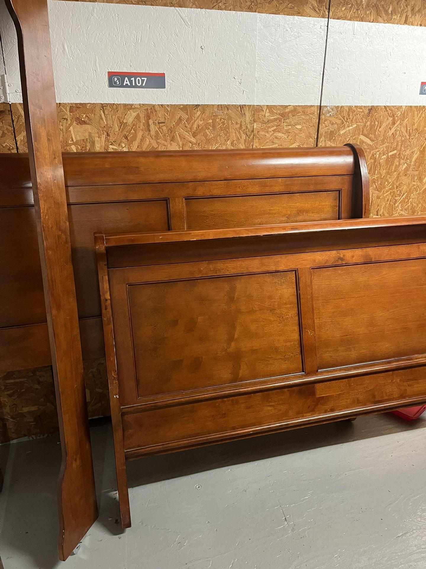 Queen Size Sleigh Bed