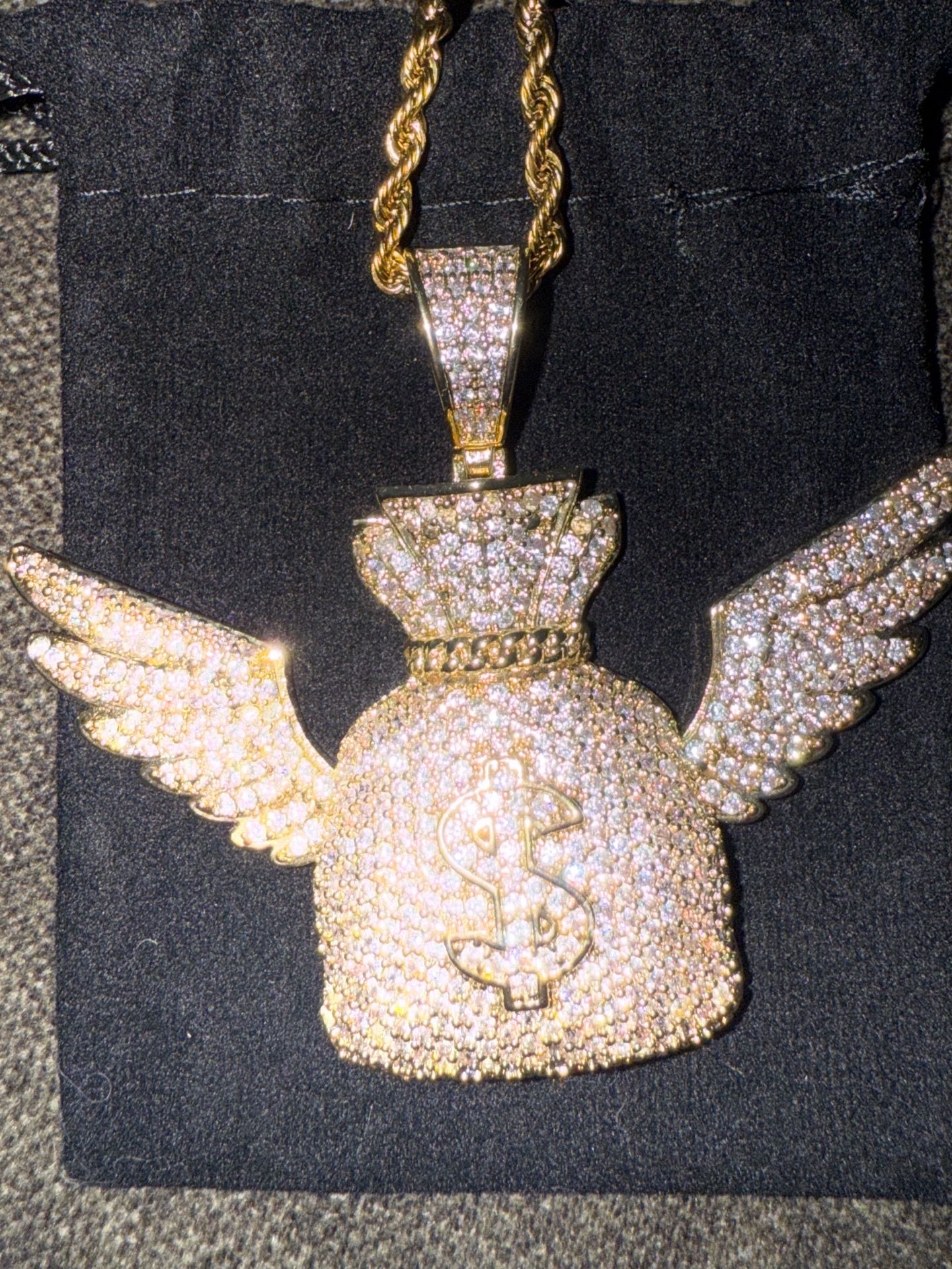 Pendant with bracelet