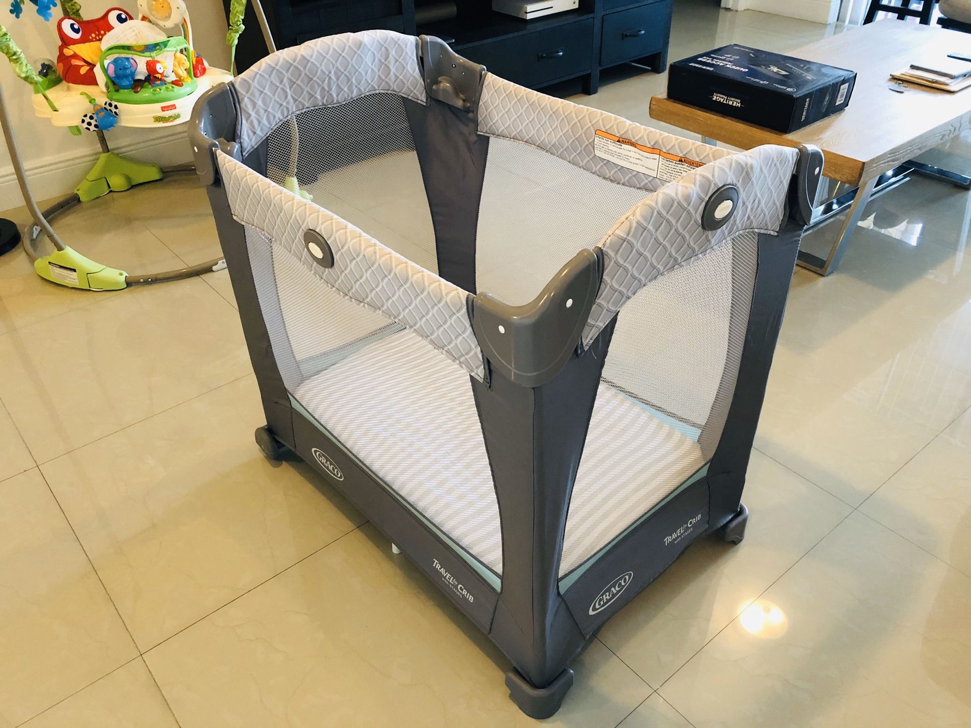 LIKE NEW, IN BOX. Graco Light Traveler Crib - Bassinet - Play Pen