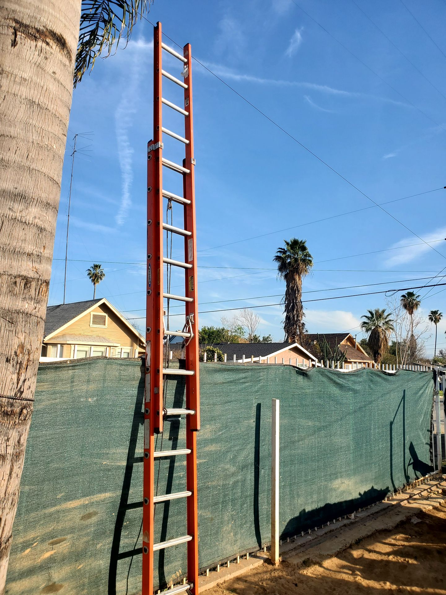 24 FT Extension Ladder Used Good Condition Fiberglass for Sale in San ...