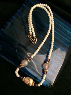 Mini-Pearls with Painted Rose stones center