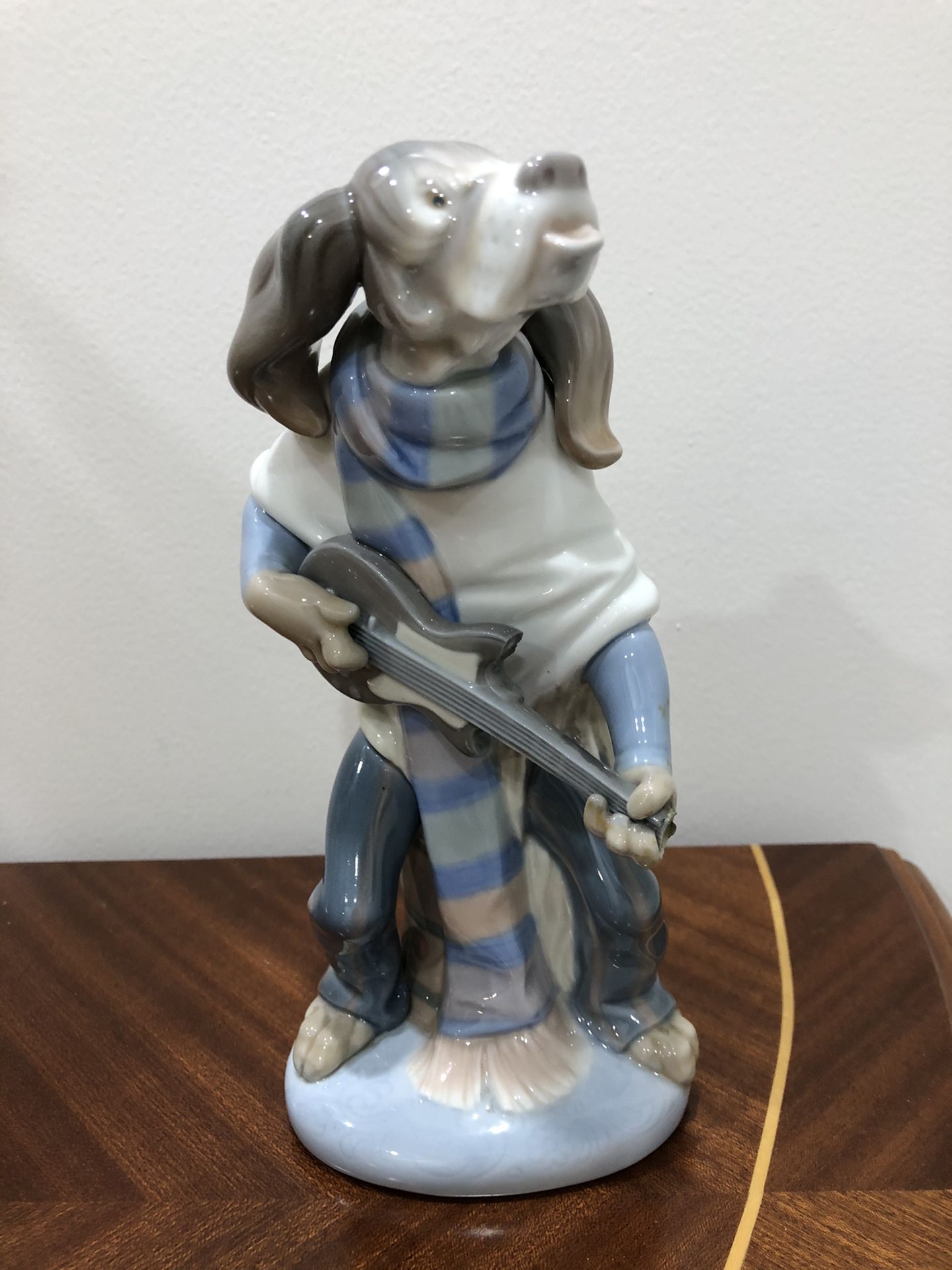 Lladro porcelain guitarist dog figurine, about 8” high