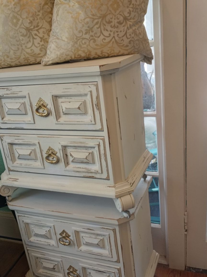 CUTE NIGHT STANDS AT PICKY PINCHERS 801 TURNER ST CLEARWATER OPEN TODAY 12-4 FREE DELIVERY 