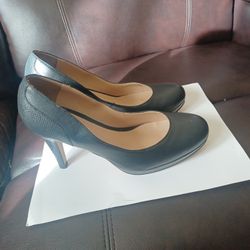Vendo Zapatillas Negras Marca Andrea Talla6.5 Tacon9 En 25 Dolares.