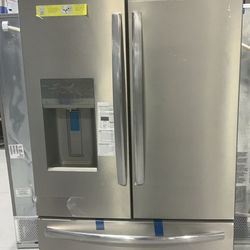 Frigidaire Gallery 28 cu. ft. Standard Depth French Door Refrigerator $1,500