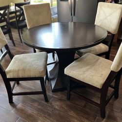 Breakfast Table And Chairs