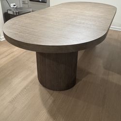 Frandlyn Dining Table