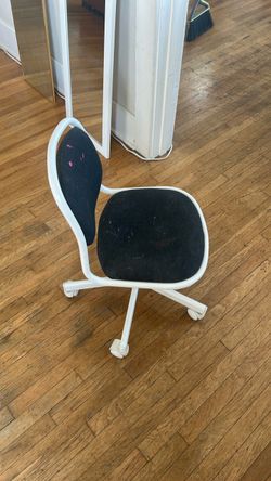 Free kids swivel chair