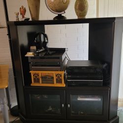 TV Stand Fits TV That Is 44" Wide. And 30.5" Tall