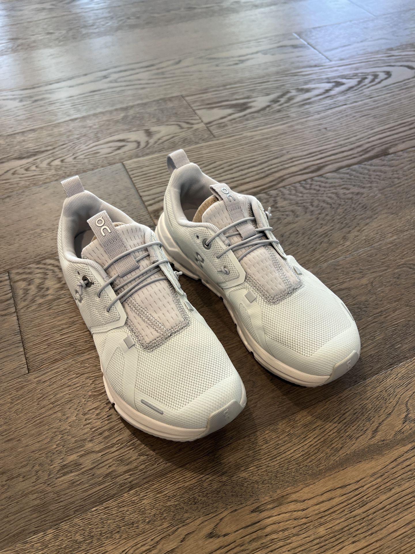 On Cloud Kids Size 3.5 ( Run Small)