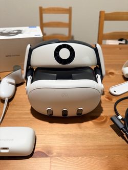 LIKE NEW Meta Quest 3 512GB + BOBOVR S3 Pro Battery Head Strap Bundle