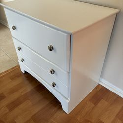 2 Wood Dressers/Nightstands