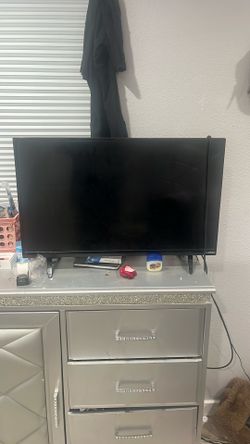 32” Vizio Smart Tv , $65
