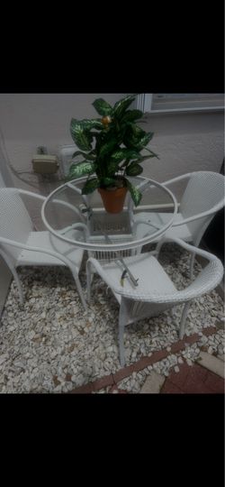 5-PIECE PATIO DINING SET WITH GLASS TABLE & 4 CHAIRS