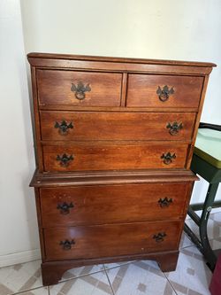 vintage wooden chest of drawers/dresser